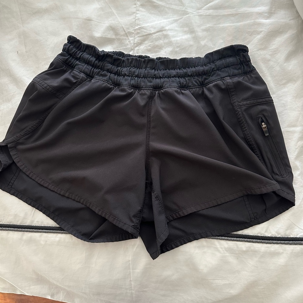 Lululemon Hotty Hot Low-Rise Lined Short